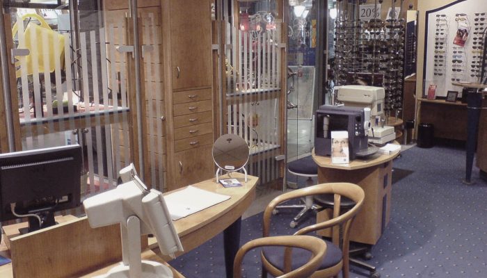 Der Laden von Optik Sagawe in Rostock im Doberaner Hof im Jahr 2006
