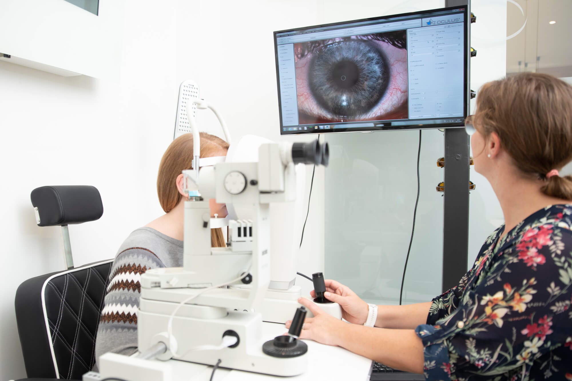 Kontaktlinsen - angepasst mit dem Oculus 5M bei Optik Sagawe in Rostock