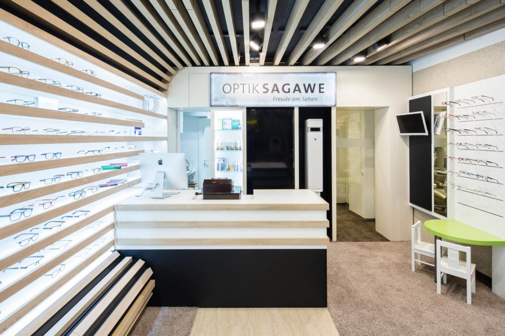 Kontaktlinsen gibt es bei Optik Sagawe im Rostocker Hof in Rostock in der Kröpeliner Strasse 26-28