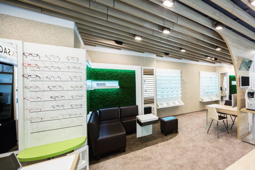 cooler Laden von Optik Sagawe im Rostocker Hof in Rostock